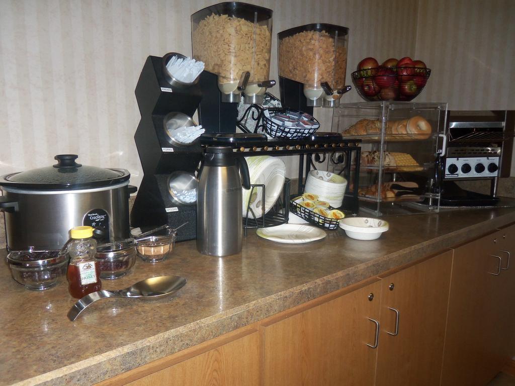 Quality Inn Arena Wilkes-Barre Eksteriør billede